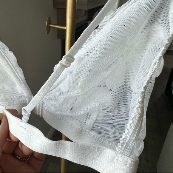 Daydream Nation Daisy Bra - Front Close & Mesh Embroidery - Small & Extra Small - Picture 3 of 8